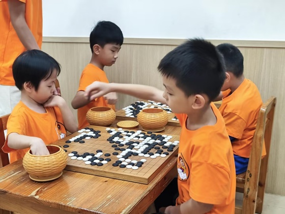 在棋盤上，執(zhí)掌風云變化的小棋手_副本.jpg
