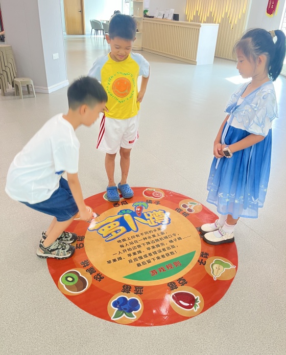 周日基礎班課間活動，孩子們最喜歡玩的蘿卜蹲游戲_副本.jpg